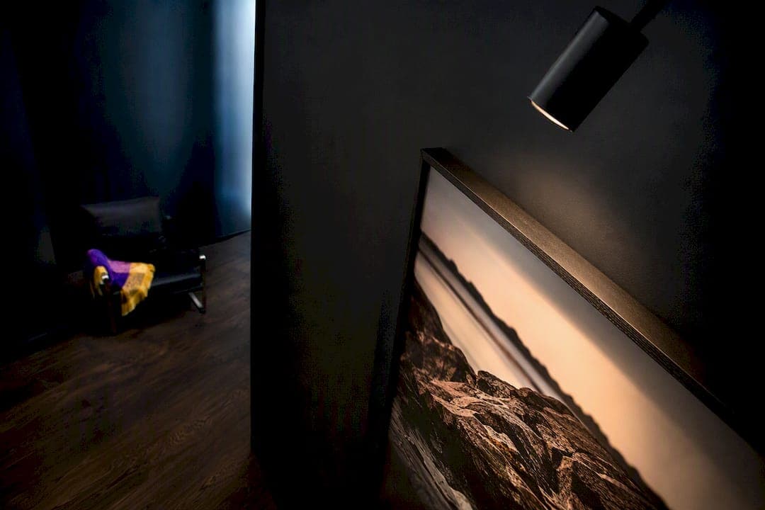 30° Rule and CRI 90+: Wall Art Lighting for Australian Collectors