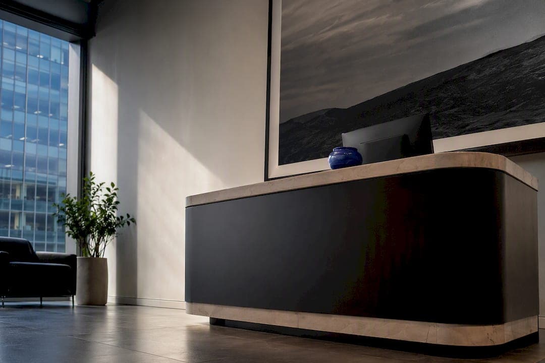 60–75%: Reception Wall Art Ideas with Gallery Photos for Offices